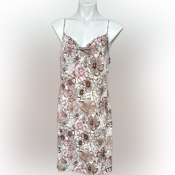 Rue21 Dresses & Skirts - 🐊4/$15 Rue21 Beautiful Floral Print Slip On Dress Size M/L